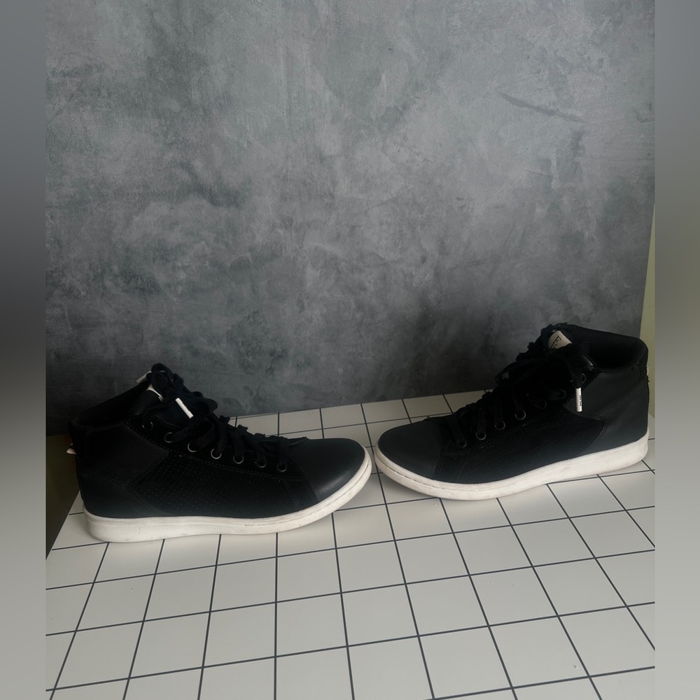Ellen Degeneres Black and White High-Top Sneakers Size 8 NWOT